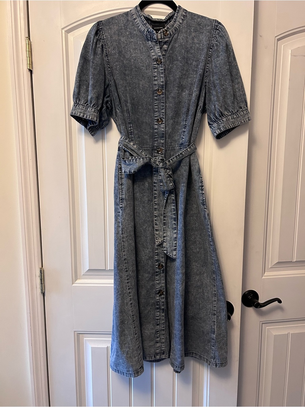Who What Wear Washed Blue Denim Midi Dress with Tie Waist